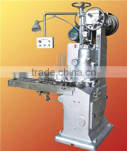 Food can equipment vacuum seamer
