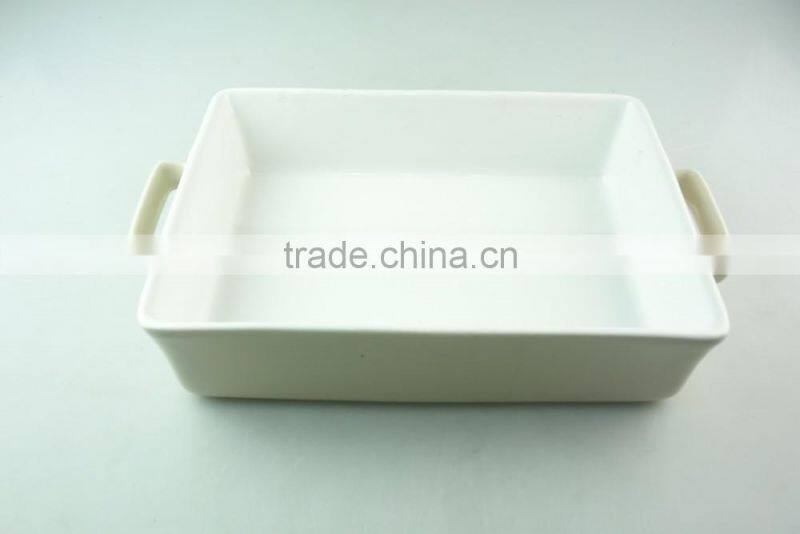Wholesale Oval white ceramic bake plate for daily use