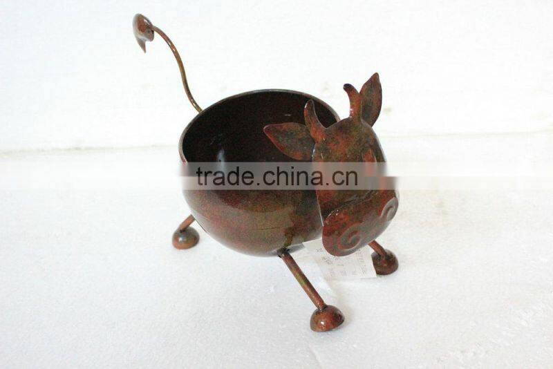 Flower pot with animal decor