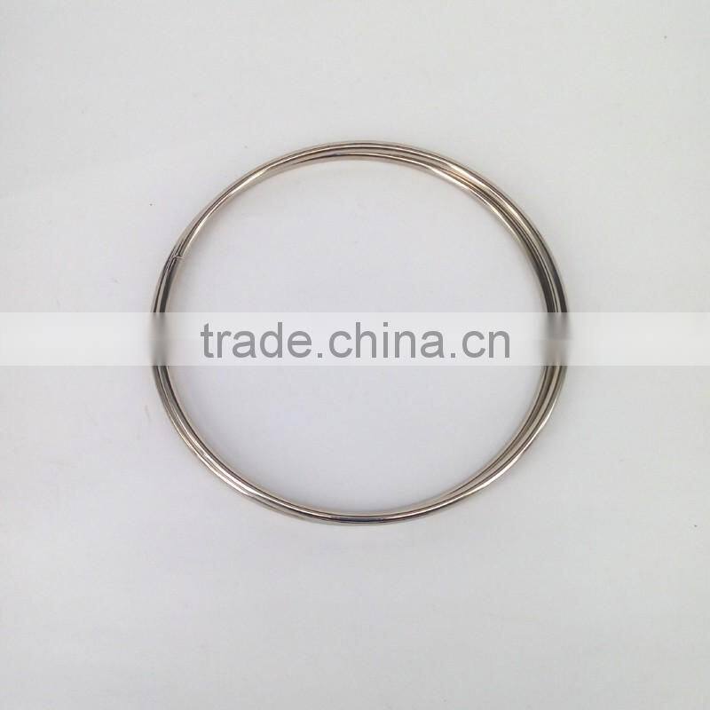 D&D customer designing metal knitting ring loom