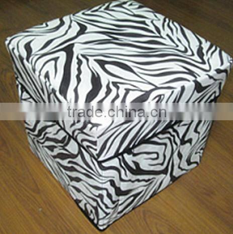 Folding storage box with zebra pattern