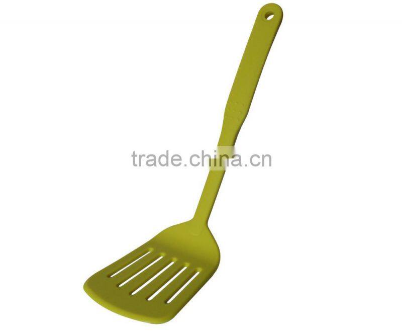 2016 High quality nylon kitchenware cooking kitchen utensils solid slotted spatula