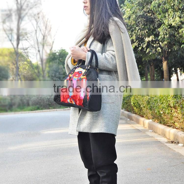 Famous Designer Handbag Canvas Women Red Shell Tote Bag with embroidery