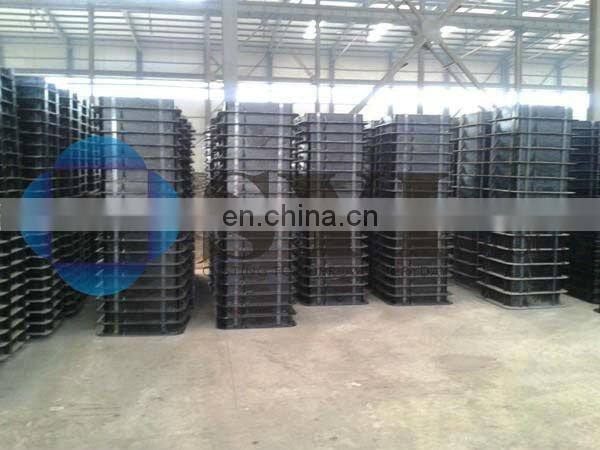 Cast iron manhole cover