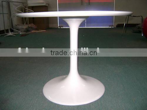 dining room Eero Saarinen fiberglass tulip table