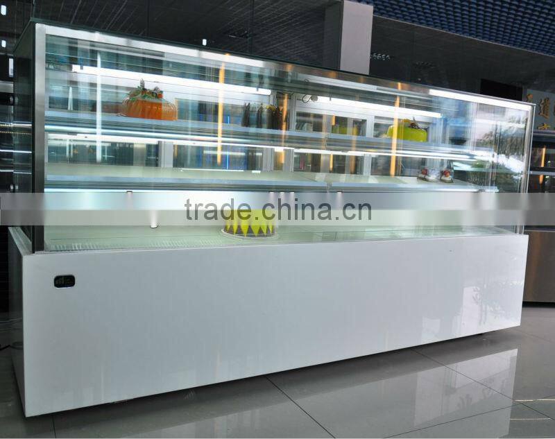 Straight Glass Refrigerated Cake Display (CE approved)