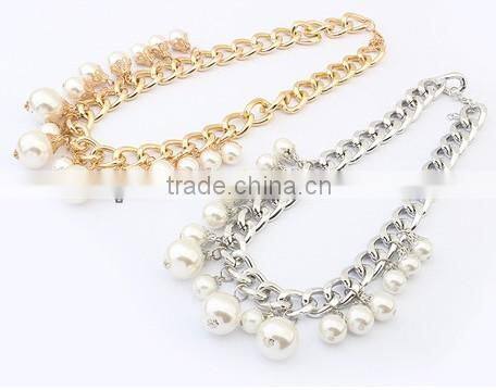 The elegant design golden pearl necklace for women