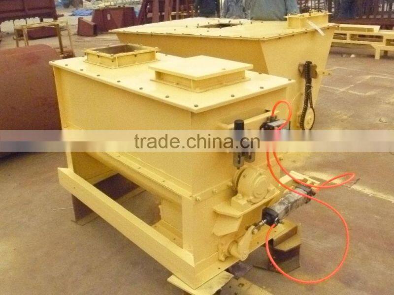 Single shaft hay mixer for animal feed