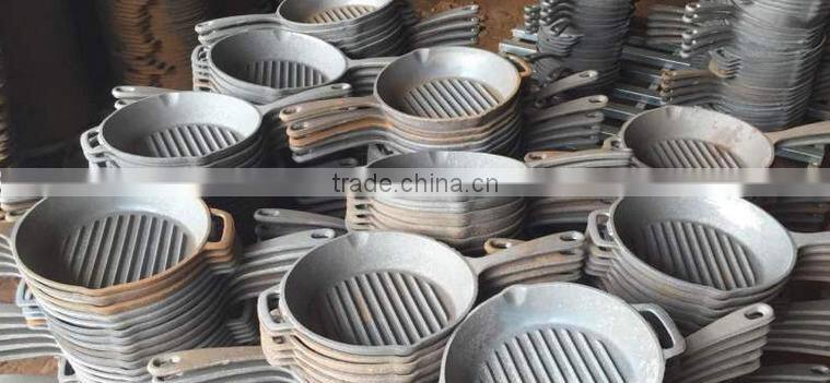 small round cast iron skillet with handle