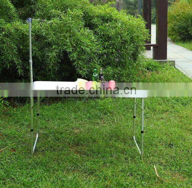 Pluggable umbrella advertising table