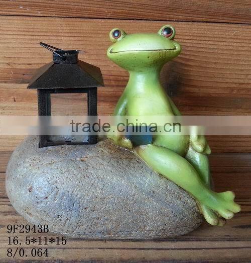 polyresin solar garden frog ornament