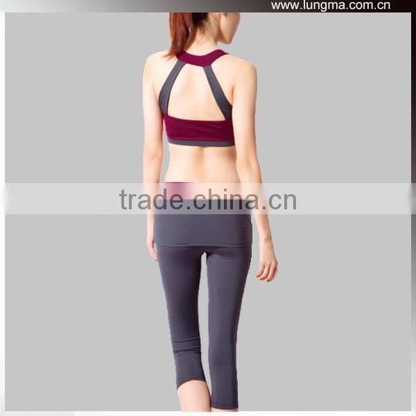 Flatlock Moisture-Wicking Lycra Sports Bra+ Capri Skin Fit pants