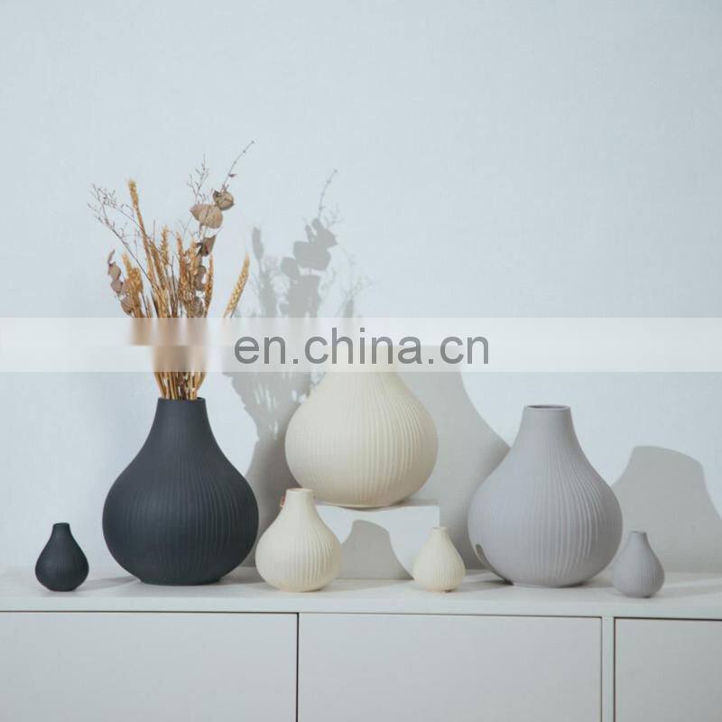 2021 House Ornaments Flower Decoration Black Ceramic Vases White Chinese Plant Modern Round Pottery Nordic Vase Home Decor