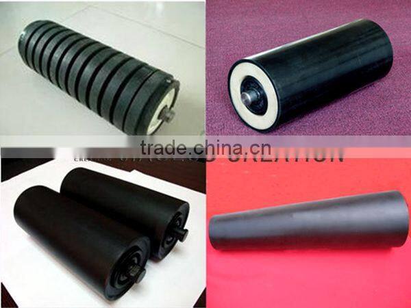 Return idler rollers with spaced rubber rings