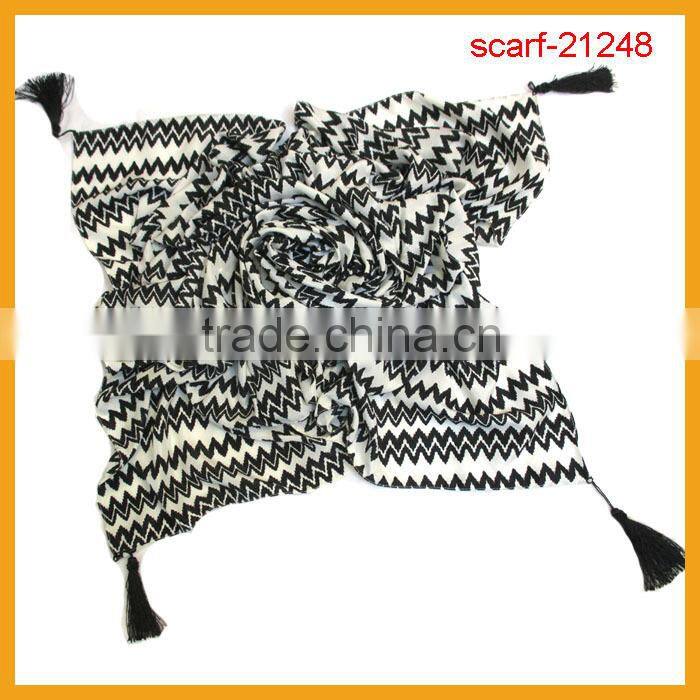 2014 wholesale fashionable square chiffon scarf