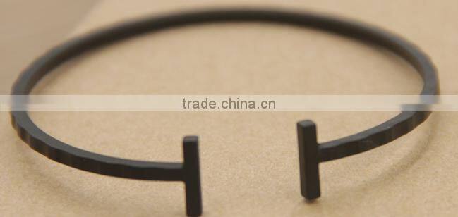 New Classic Type Style Bangle Bracelet