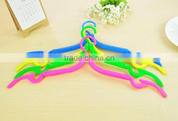 New Non Slip Hanger Portable Travel Plastic Shirt Clothing Holder Folding