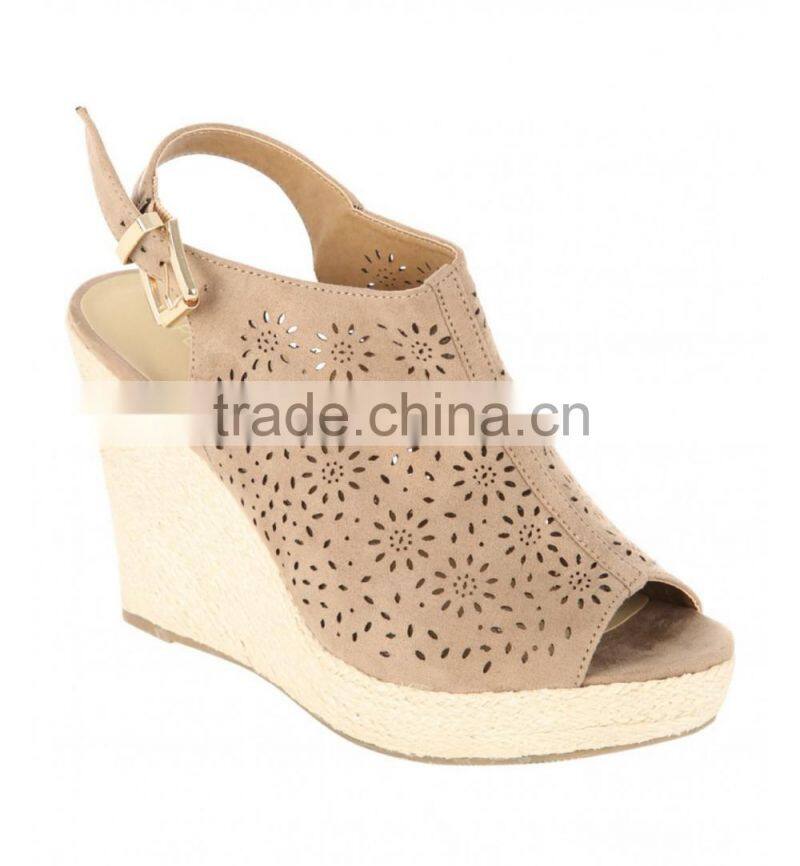 The shoes lady 2016 new design sandal shoes fashion punched hole wedge sandals