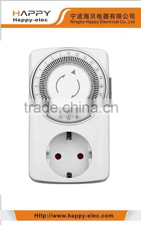 Daily mechanical timer plug