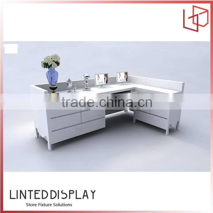 Checkout counter for chain store with cash desk