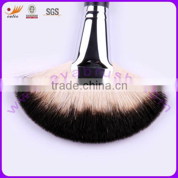 Red Goat Hair Makeup Fan Brush with Black Alu-ferrule and Wooden Handle