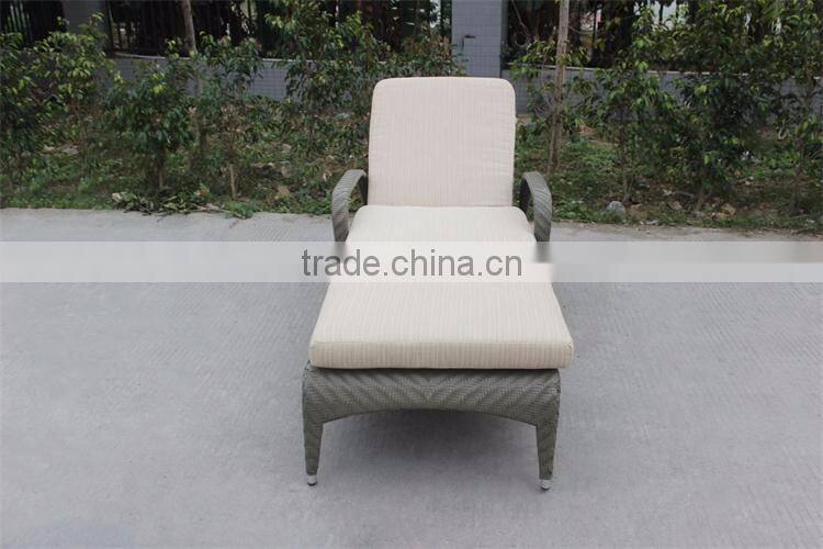 Garden Rattan Chaise Lounge With Wheel