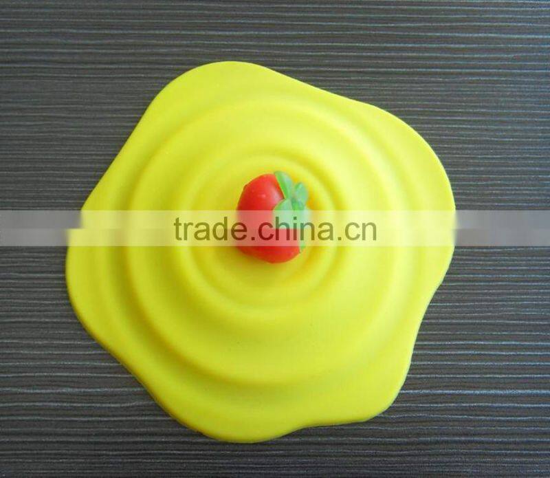 100% food grade cute designing silicone cup lid strawberry cup cover