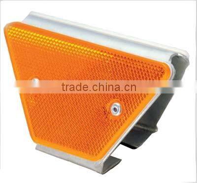 Delineator reflector