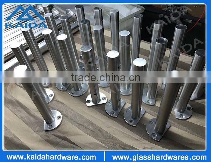 Short stainless steel balustrade for glass railing and partition