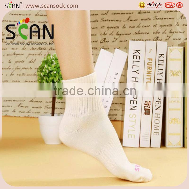 Elite Men custom logo sport cotton ankle socks,white/black whole design ankle sport men socks supplier