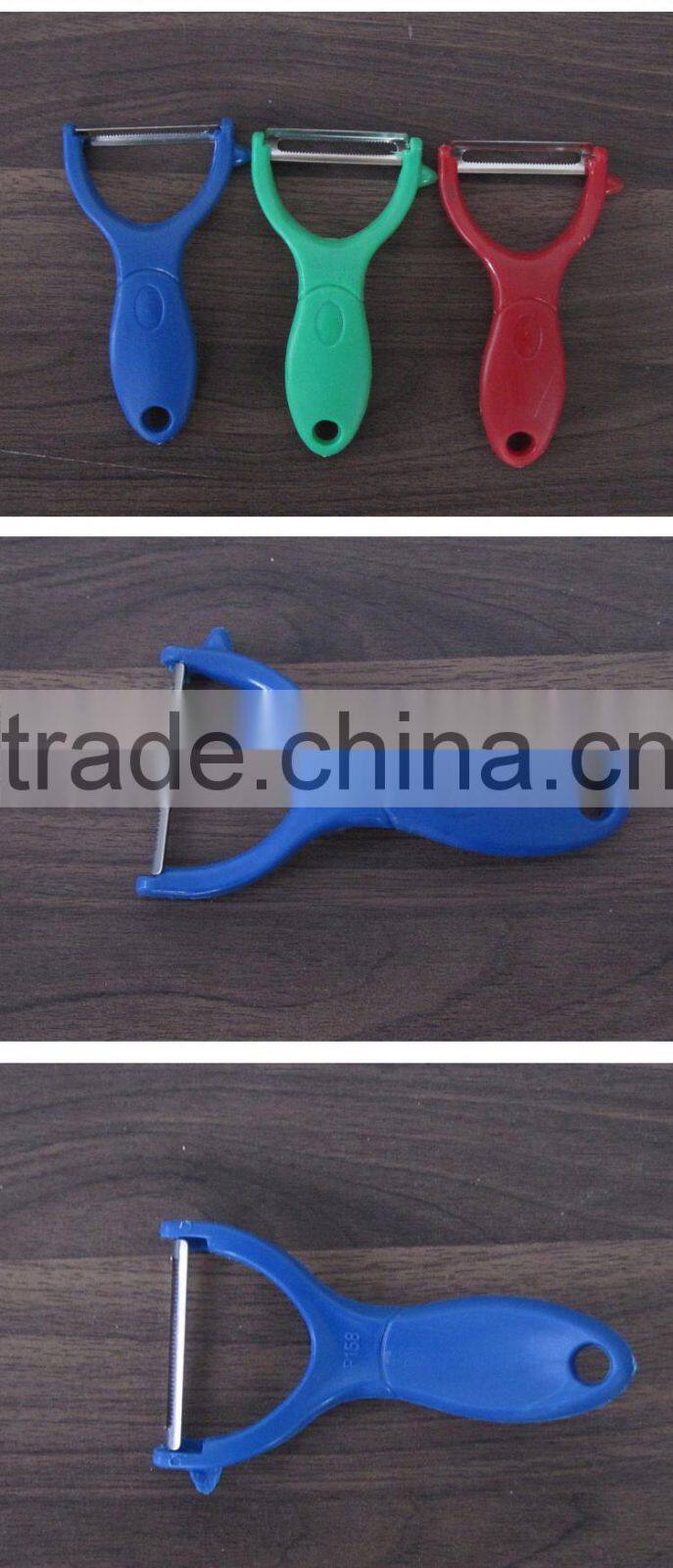 Creative Home plane scraping fruit Plastic handle planing Smile kitchen supplies household goods kitchen peeler P29