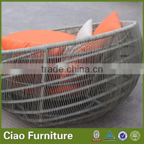 Outdoor wicker daybed / big round daybed