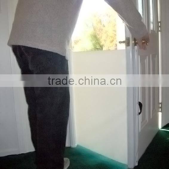 Hot sell metal and Nyloon Retractable dog playpen pet dog gate