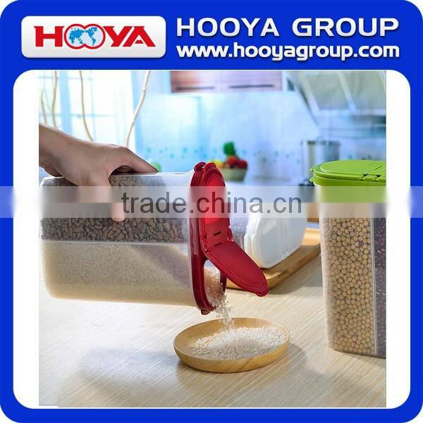 1.5L Round Transparent Plastic Three Portion Cereal Storage Container Dry Food Container Airtight Flip Top Food Saver Containers