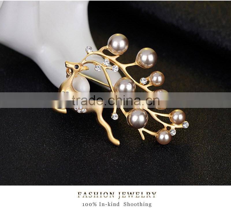 Christmas Pearl Crystal Pin Brooch Reindeer Stag Buck Deer Costume Jewelry Silver/Gold Tone