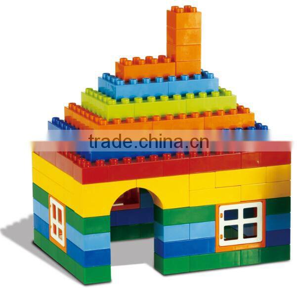 Life and structure with 440 pcs brick accessories
