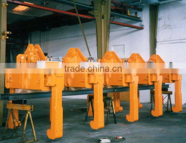 Horizontal steel roll coil clamp