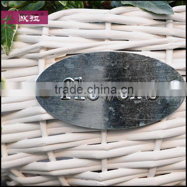 round cheap with metal logo white flower wicker basket