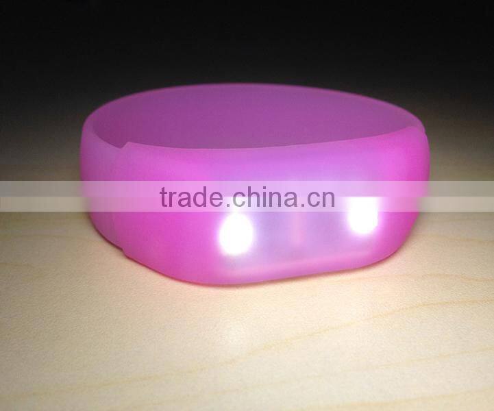 China supplier custom flash lights silicone LED wristbands with competitive price