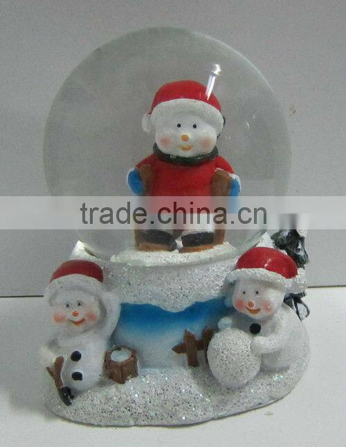 Polyresin snow globe with snow flake