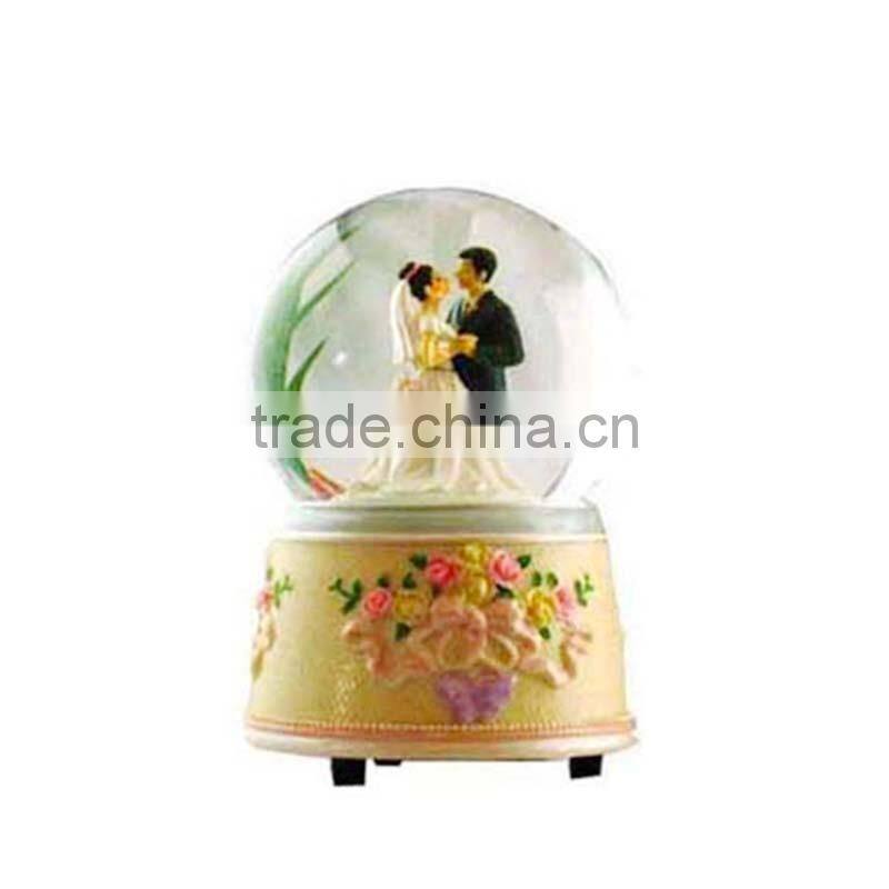 Polyresin dancing couples souvenir snow globe