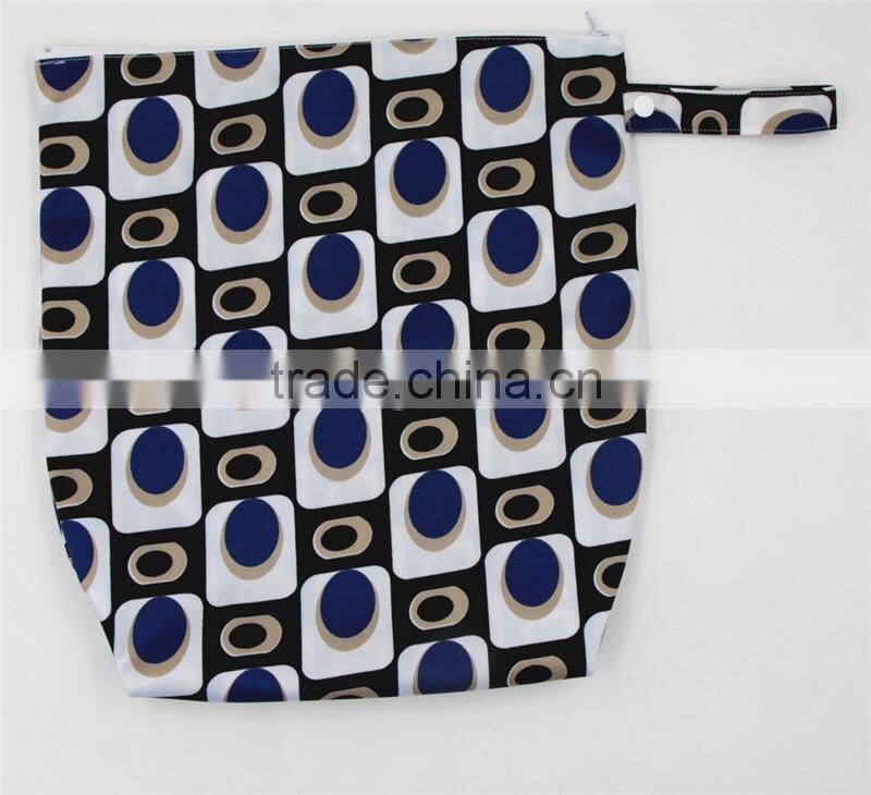 Free Sample Two pockets Printed Patterns Cloth Diaper Wetbag for baby Snap Handle Mummy Bag