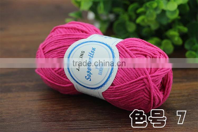 China cotton knitted yarn supplier offer a low cotton yarn price for crochet yarn