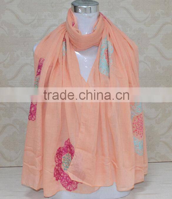 Wholesale Fall Winter Fashion Embroidery Design Flower Woman Cotton Shawl
