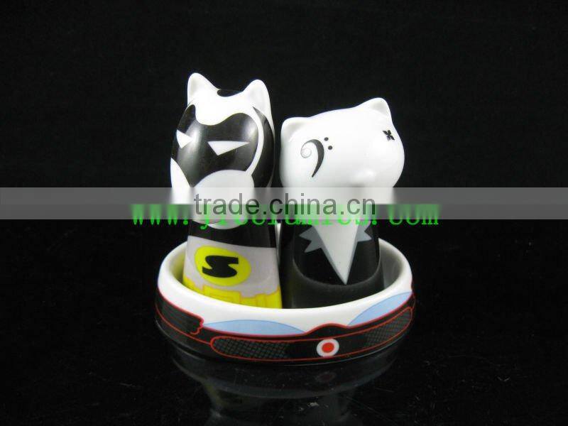 YF17003 ceramic salt and pepper shaker set in 2 pieces