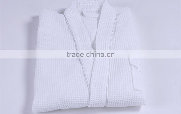 China Customized 100% Cotton Towel Bathrobe for Wholesale