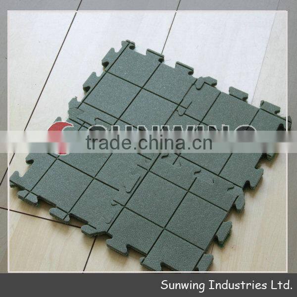 Rubber interlocking flooring mat