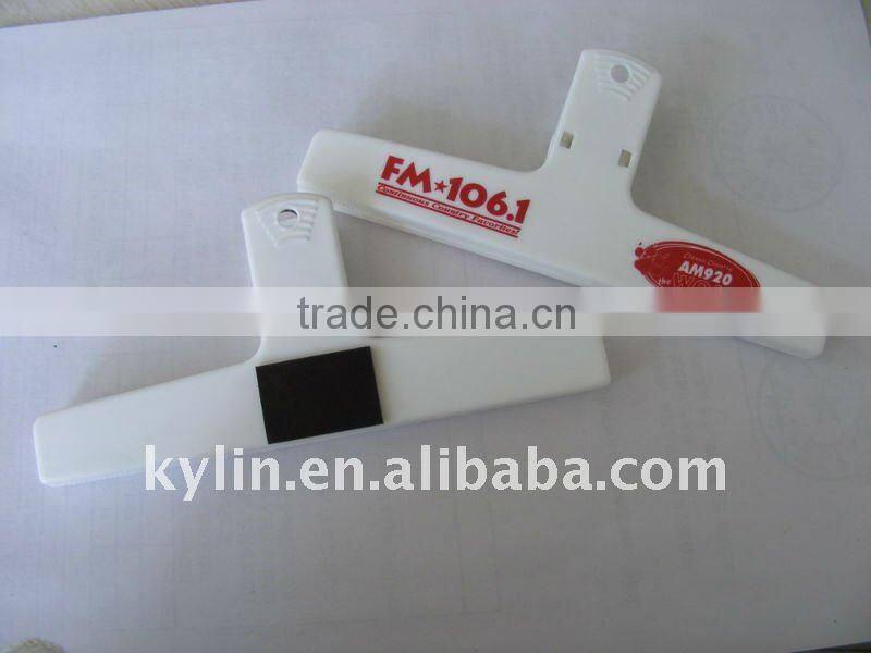 plastic magnetic clip