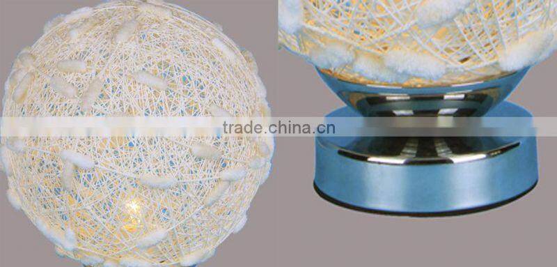 2015 Hot sale big round ball rattan wicker writing table reading lamp