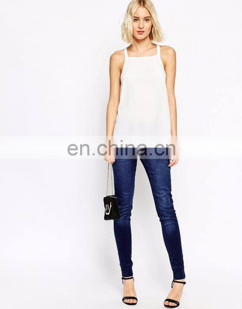 Lady Summer white top with back hollow design